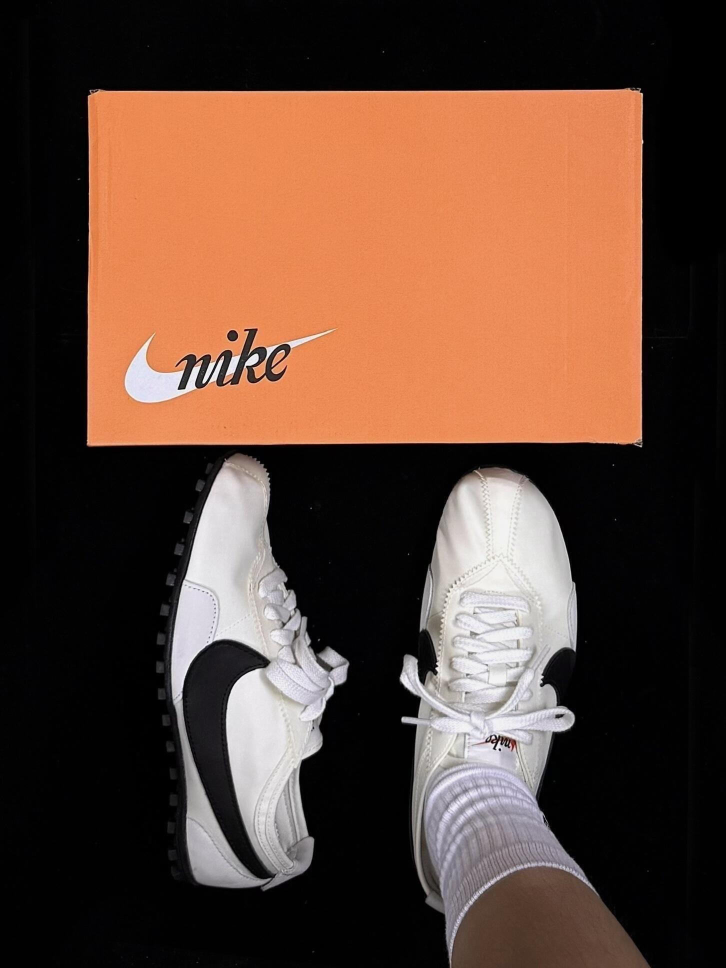 夏天超火的复古小白鞋,Nike Moon SP太好搭了